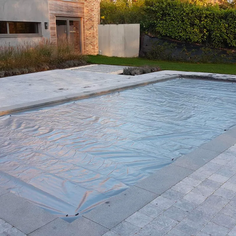 Piscine préparée pour un hivernage actif